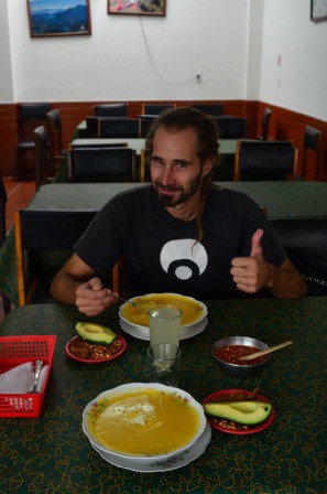 "Mmmm, le locro c'est bon!", Guayllabamba